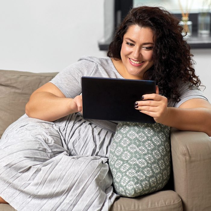 Twin Valley Image Listing L Woman On Device