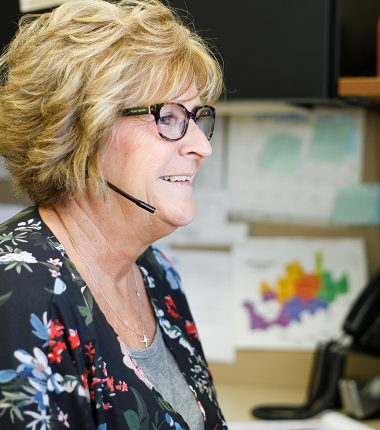 Twin Valley customer service rep helping customers switch internet providers